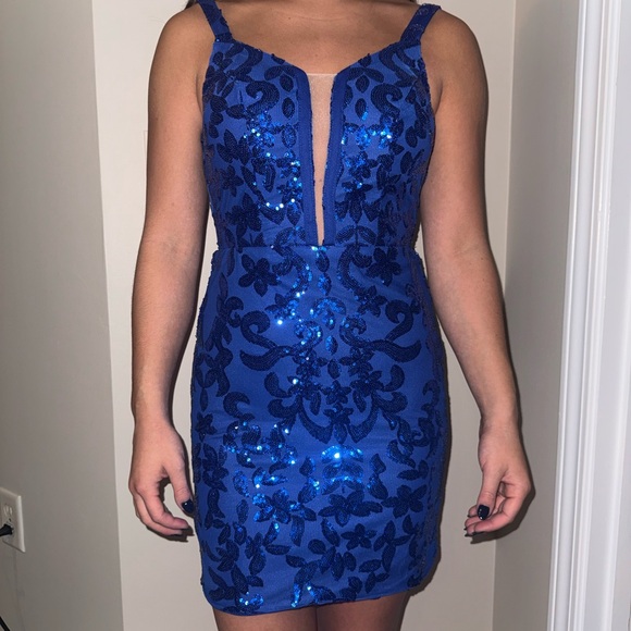 Dresses & Skirts - Elegant Blue Sequin Dress